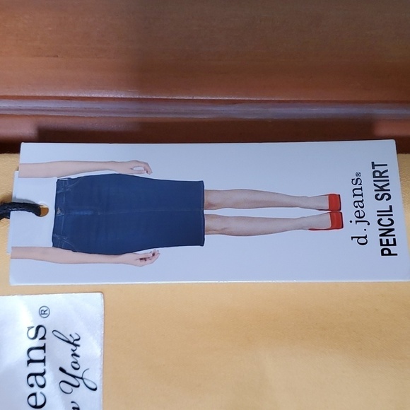 d. jeans gold high waisted pencil skirt. Size 8. Cotton blend. Super soft… - Picture 2 of 11